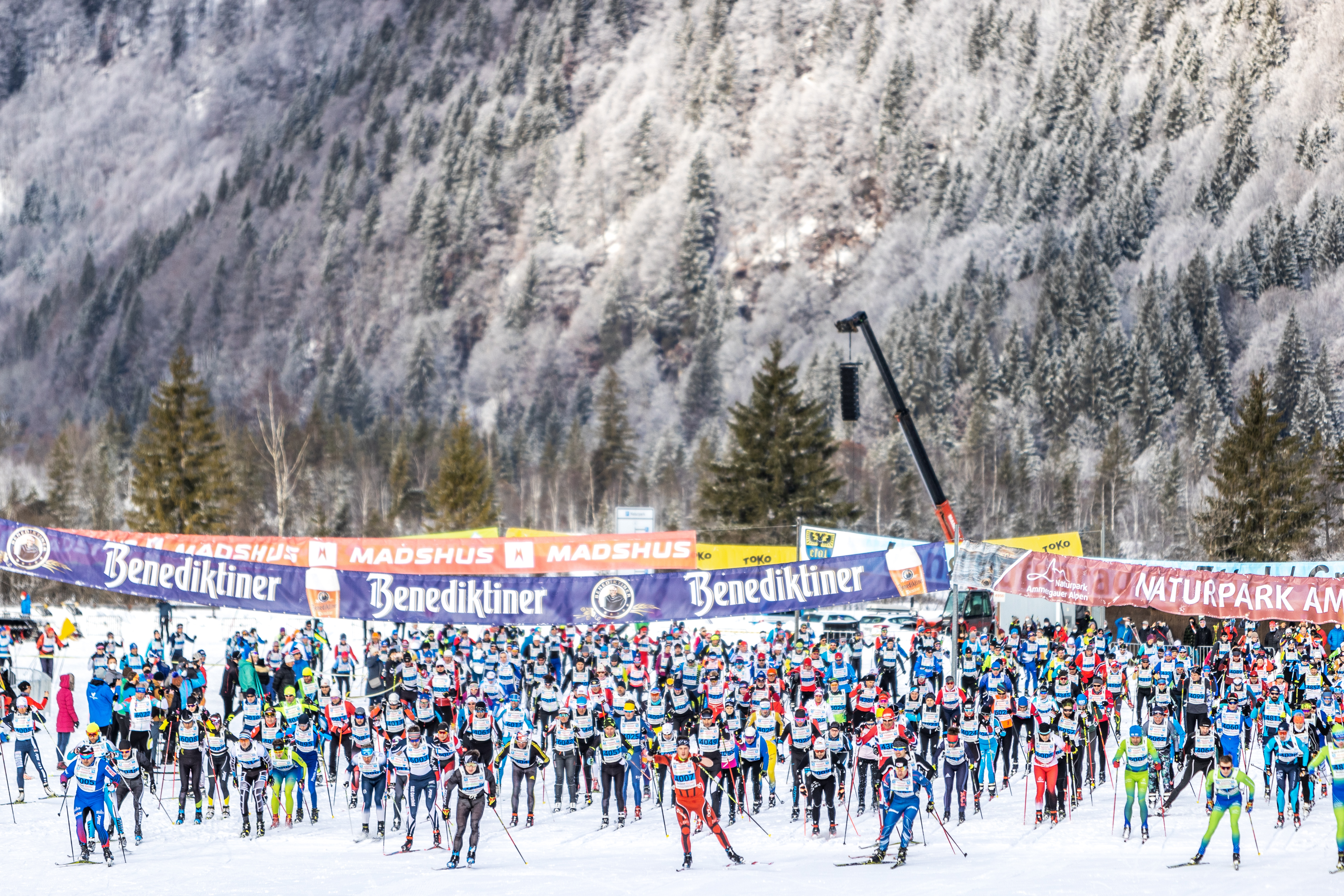 SKimarathonläufer beim Start des König-Ludwig-Laufs